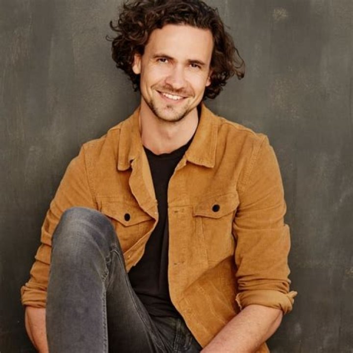Andrew Hearle – Actor | What Is His Nationality? Wiki, Age, Height, Net Worth, Relationship, Ethnicity, Career