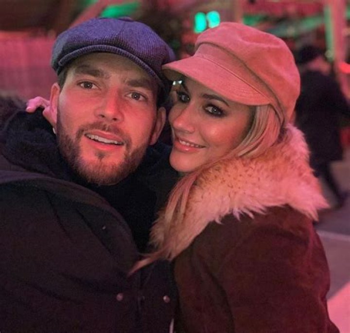 Caroline Flack Biography, Facts, Net Worth, Death, Cause of Death, Love Island, Career, Salary, Age, Wiki, Books, Family, TV Shows, Movies, Boyfriend