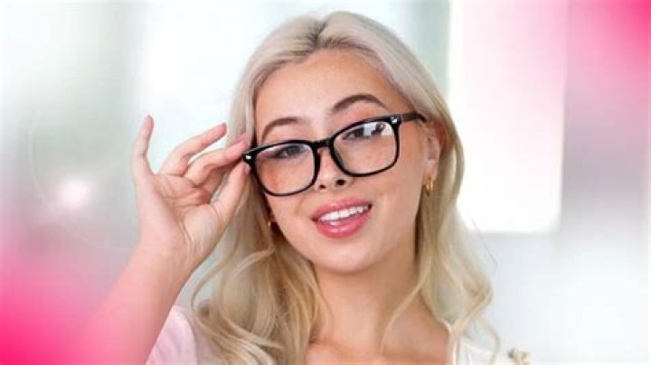 Chloe Surreal Height, Weight, Net Worth, Age, Birthday, Wikipedia, Who, Nationality, Biography