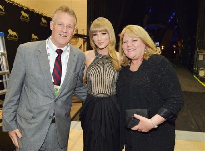 Comedian Paris Campbell’s Dad is Musician John Campbell, Meet Her Parents