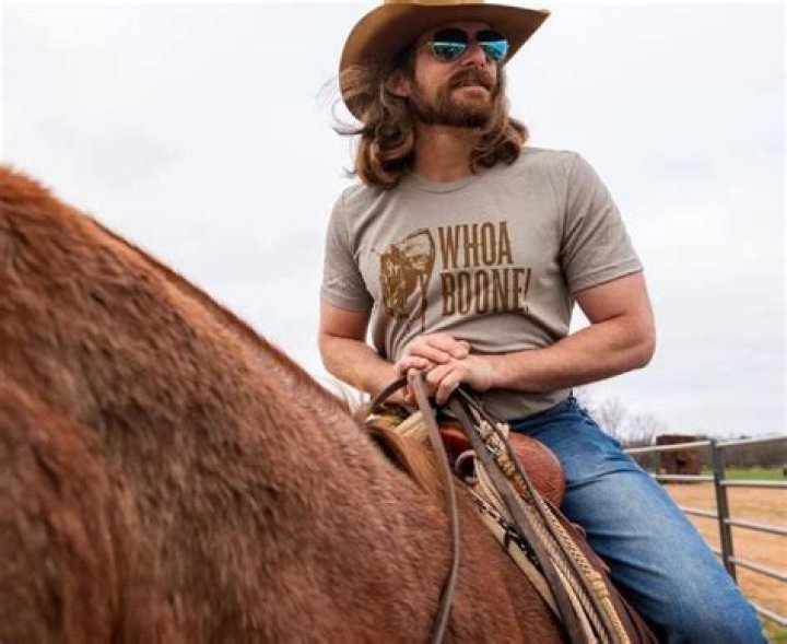 Dale Brisby is Married to Wife: Macy Hopping. Kids.