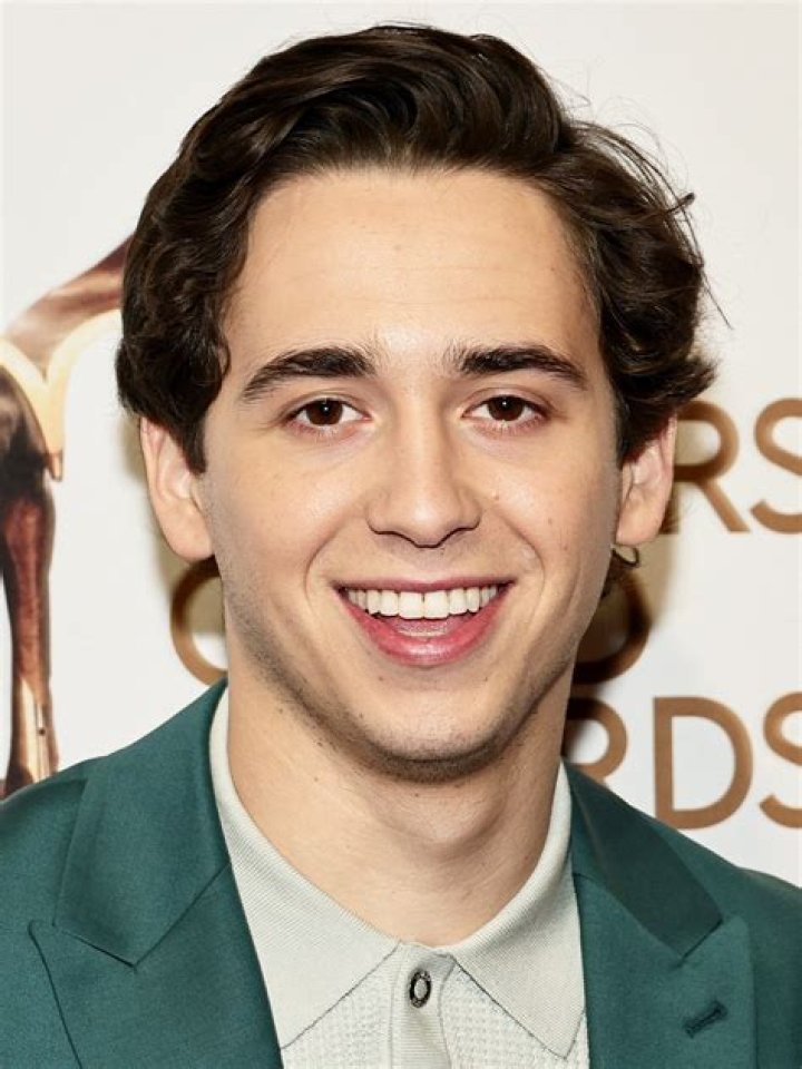 Dennis Hernandez Net Worth, Age, Bio, Wiki, Career, Family, Nationality, Ethnicity, Partner, Photos And Facts