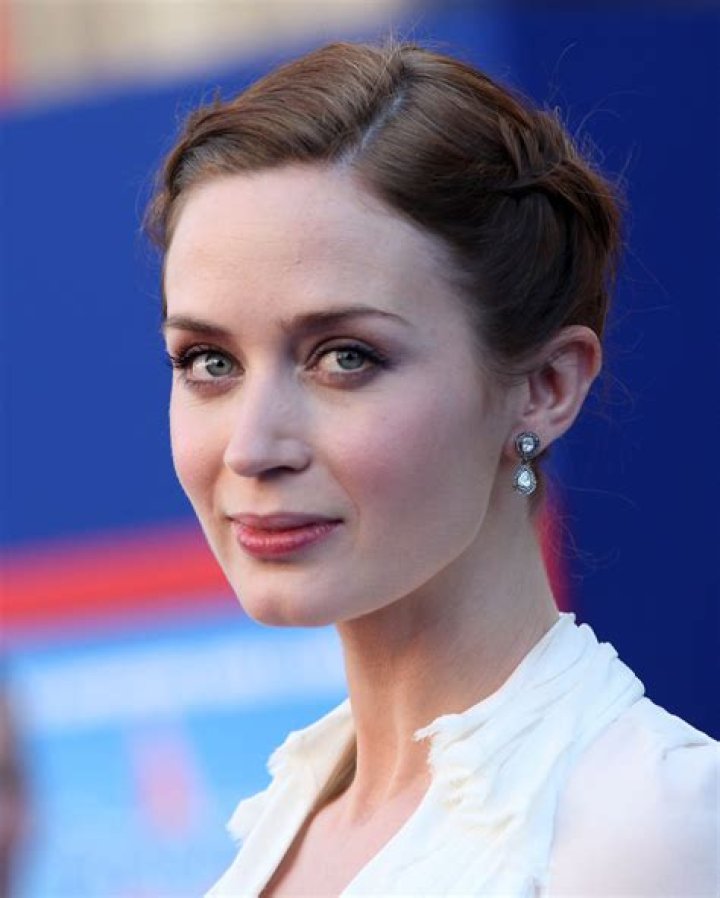 Emily Hone – Who is British Actress Emily Hone? Age, Bio, Wiki, Career, Net Worth, Husband, Movies, Social Media and Facts