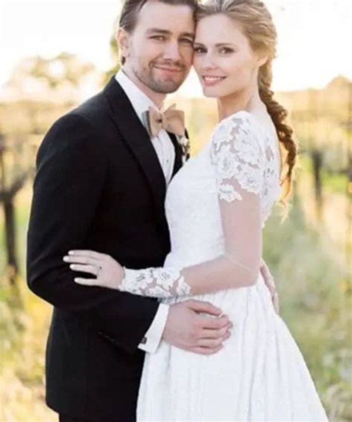 Hayes Robbins – American Actress Danielle Panabaker’s Husband | Age, Biography, Wiki, Career, Net Worth, Family and Facts