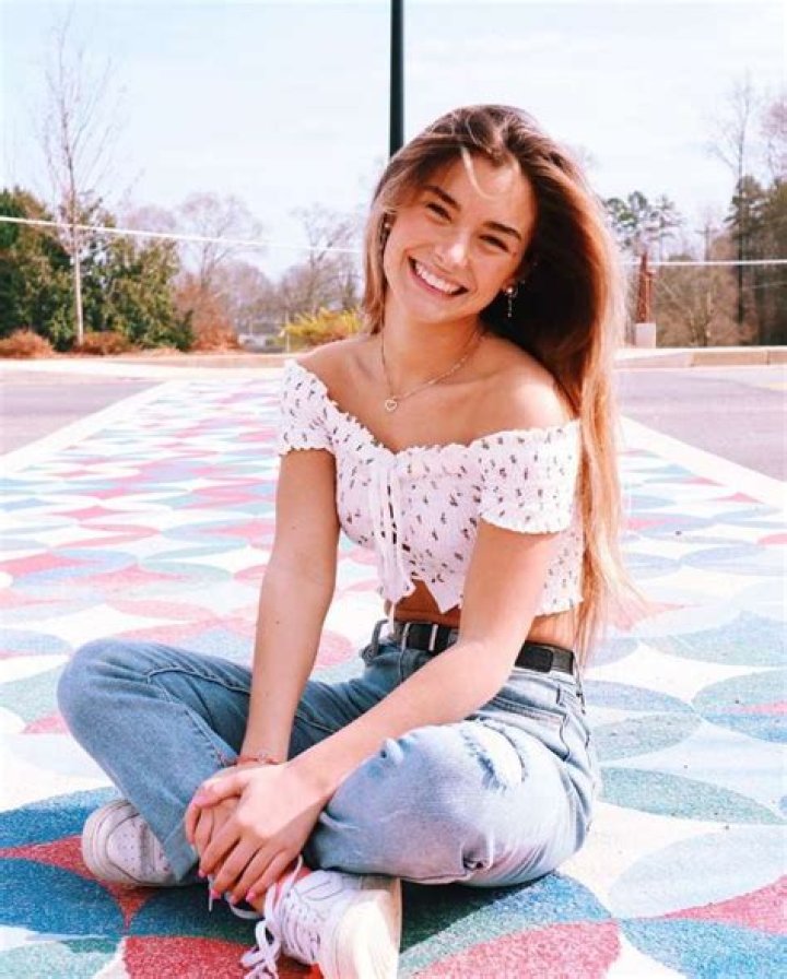 Hopie Schlenker Height, Weight, Net Worth, Age, Birthday, Wikipedia, Who, Nationality, Biography