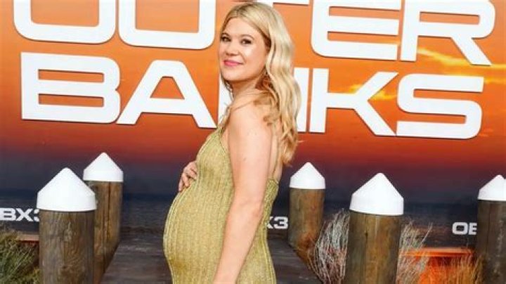 Is Caroline Arapoglou Pregnant? Husband Nick Arapoglou And Baby Bump
