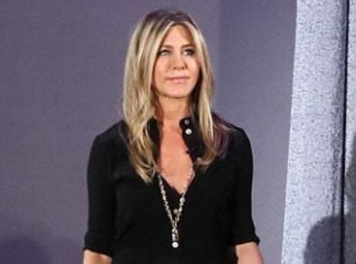 Is Jennifer Aniston Gay? Why Fans Used To Think She’s Gay