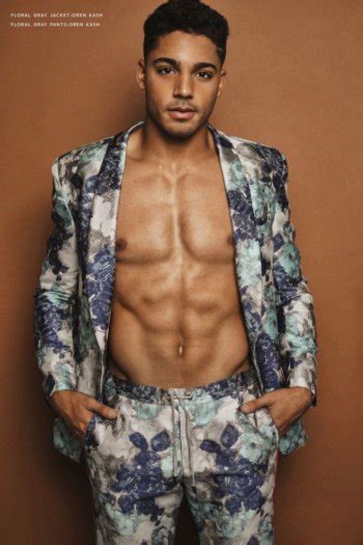 Is Michael Evans Behling Gay? Sexuality And Partner Revealed