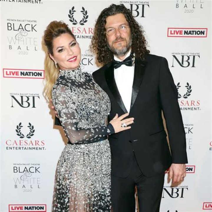 Is Shania Twain Gay? Ex-Husband Mutt Lange Divorce – Is She Dating A Lesbian Partner Now?