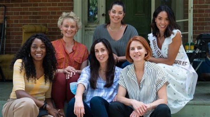 Jenny Pudavick And Her Husband Dan Skene Make A Beautiful Couple – More About The Workin’ Moms Actress