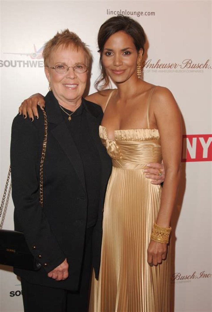 Judith Ann Hawkins – How old is Halle Berry’s Mother Judith Ann Hawkins? Age, Bio, Wiki, Career, Husband &amp; Facts
