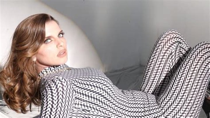 Julie Cash Adult Actress: Net Worth, Age, Bio, Wiki, Career, Family, Nationality, Ethnicity, Partner, Photos And Facts