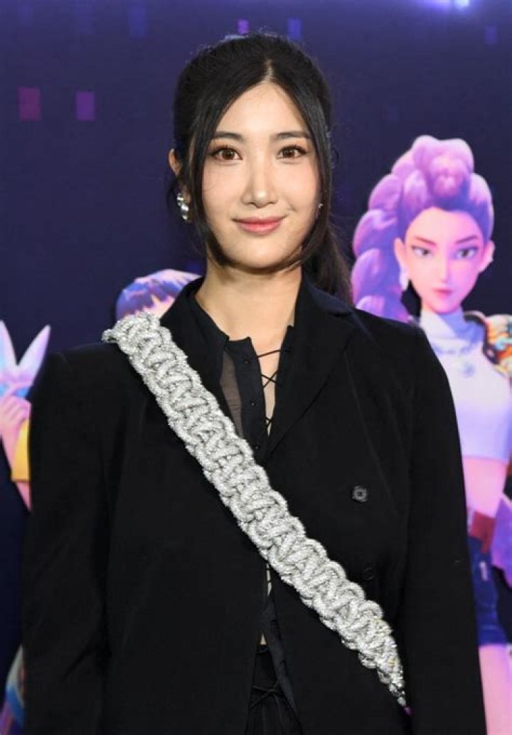 Jung Eun-ji – Singer | What is the Relationship Status of Jung Eun-ji? Wiki, Age, Height, Net Worth, Relationship, Ethnicity