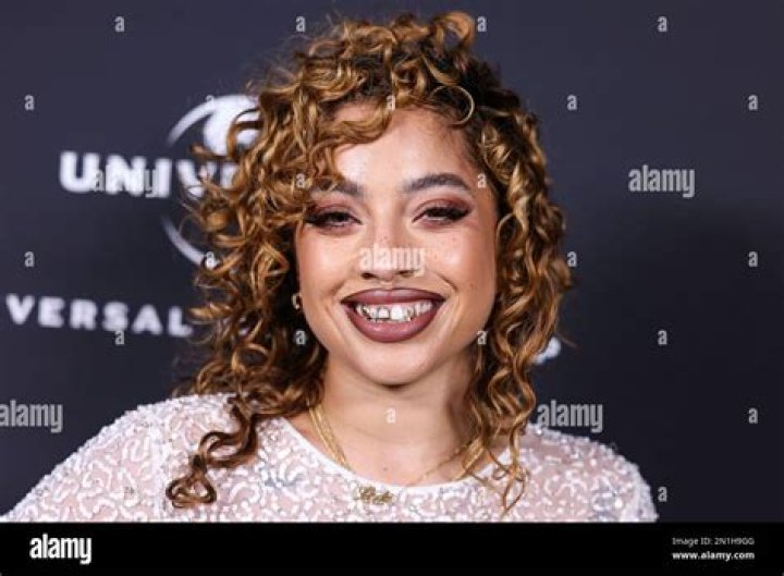 Kiana Lede – Singer, Songwriter, Actress, Pianist | Wiki, Age, Height, Net Worth, Relationship, Ethnicity, Career