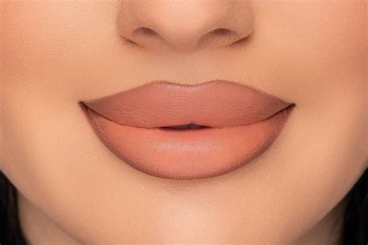 Lip Kit of Briana Murillo: Briana Murillo Net Worth, Bio, Wiki, Career, Company, Fragrance, Instagram Mom, Makeup Tutorial &amp; Facts