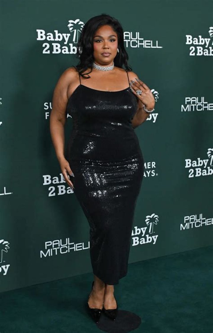 Lizzo Weight and Height? Measurements Shoe Size and Married Pics