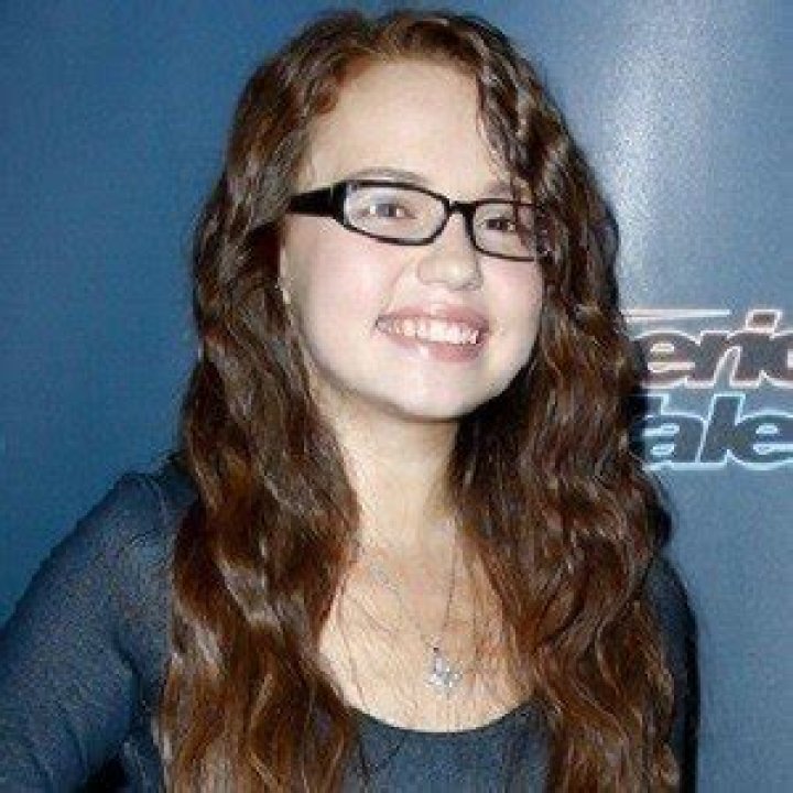 Mara Justine – Pop Singer | What is her Nationality and Ethnicity? Wiki, Age, Height, Net Worth, Relationship, Ethnicity