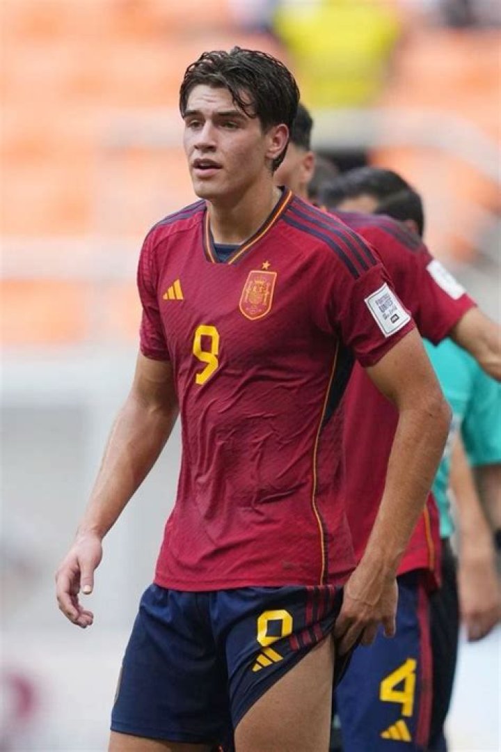 Marc Guiu – Spanish Football Player | Net Worth, Age, Bio, Wiki, Career, Family, Nationality, Ethnicity, Partner, Photos And Facts