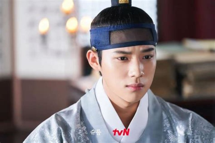 Moon Bin – What are the best movies of Korean Actor Moon Bin? Age, Bio, Wiki, Career, Net Worth, Songs &amp; Facts