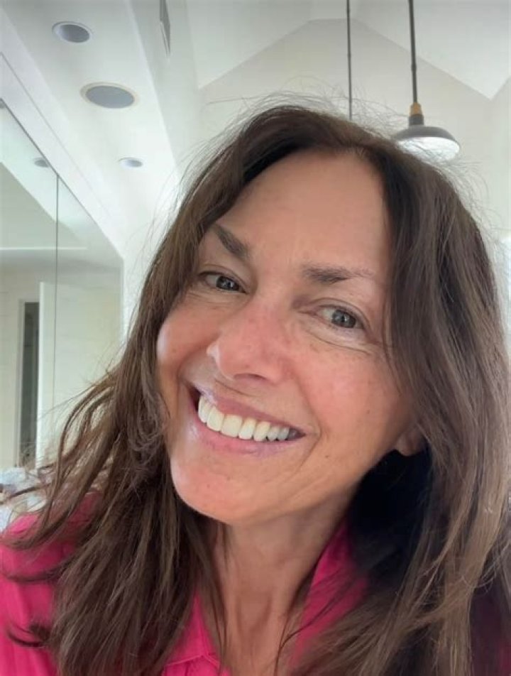 Susanna Hoffs | Bio, Age, Net Worth, Relationship, Career