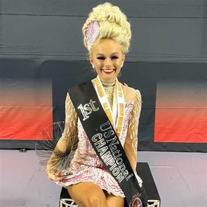 Tessa Bailey Height, Weight, Net Worth, Age, Birthday, Wikipedia, Who, Instagram, Biography