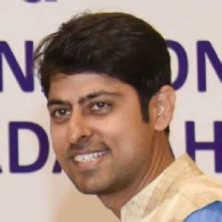 Varun Grover Net Worth, Age, Bio, Wiki, Career, Wife, Books, Stand-Up Comedy, Poet, Ethnicity, Religion, Family and More