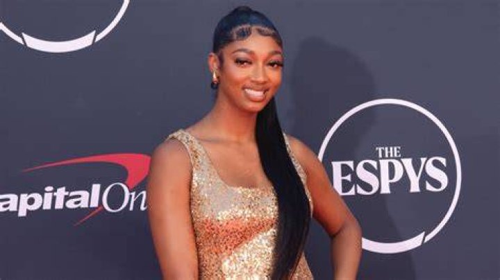 What Is Blu Jasmine Real Name? Instagram Model Went Viral For No Jumper Podcast Drama With Sharp Pimp