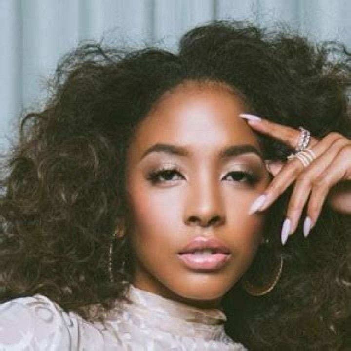 Whitney Dillon Height, Weight, Net Worth, Age, Birthday, Wikipedia, Who, Nationality, Biography