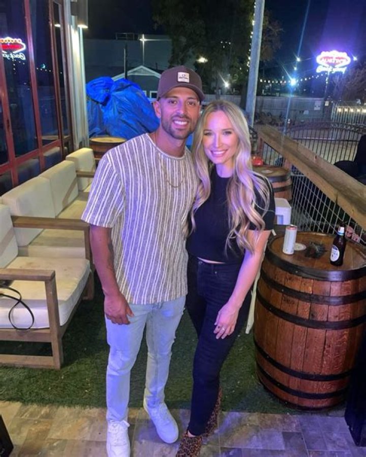 Who is Love Is Blind 5 contestant Ismael “Izzy” Zapata Jr? Age, Instagram, girlfriend