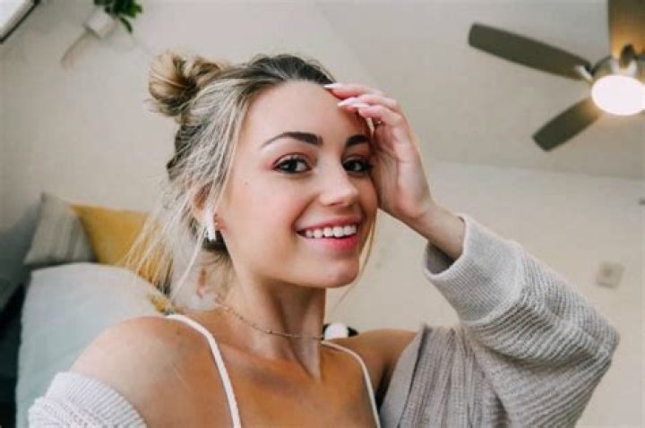YouTuber Ayzria, real name is Emily Eliza, Ayzria YouTube Earning 2023, Net Worth, Bio, Wiki, family, Age, Boyfriend, Career &amp; Facts